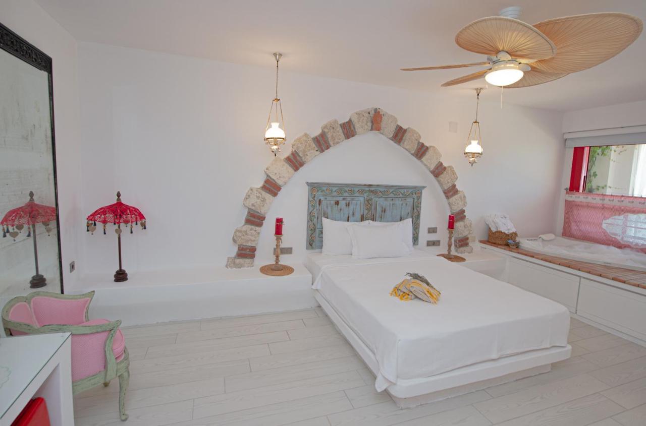 Villa Taraca Alacati Romantik Otel (Adults Only) Экстерьер фото